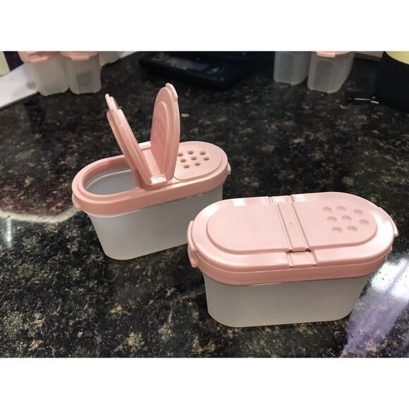 2 Vintage Tupperware Salt & Pepper Pink Spice Shaker Modular Mate 1843-21 Clean - Picture 2 of 3